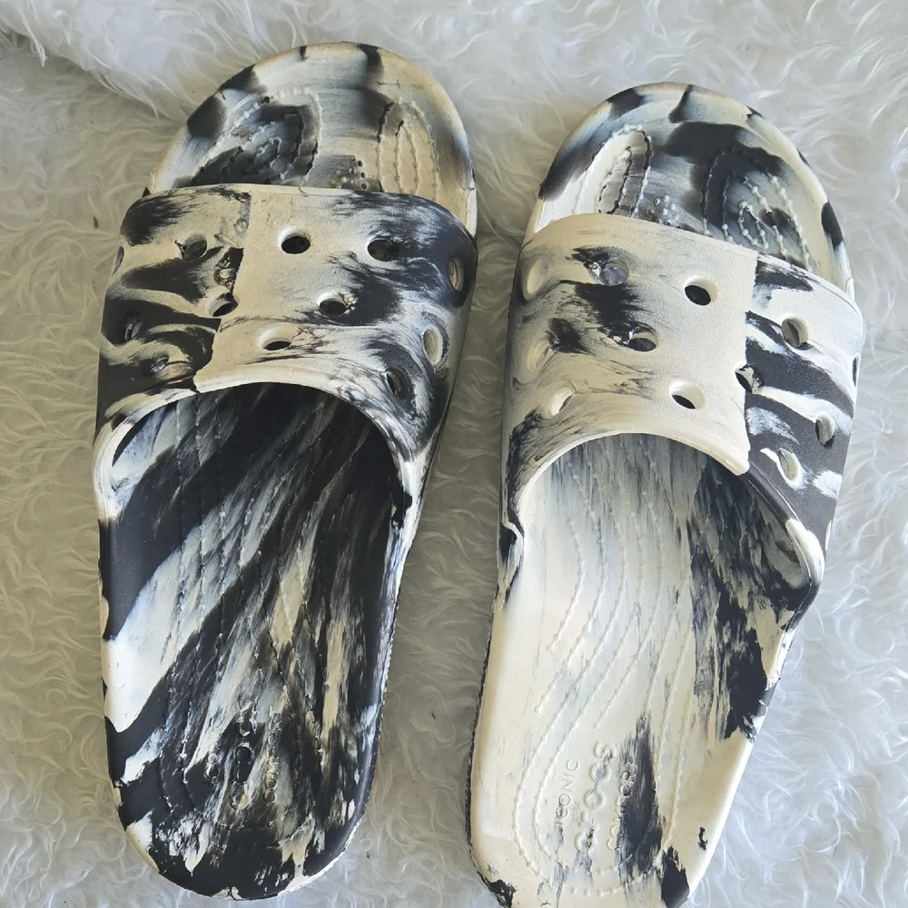 CROCS‎ Men's Monochrome Swirl Sandals